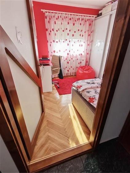 Decomandat cu 2 băi linga BRD