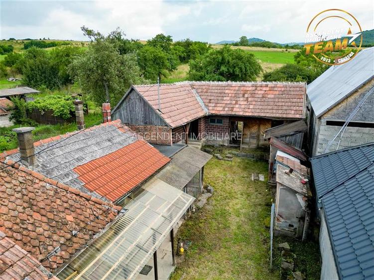 Casa din caramida cu 1.087 mp teren, pozitie centrala, utilitati la poarta, Micf - 29