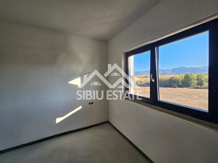Casa 5 camere, TEREN MARE, pret BUN