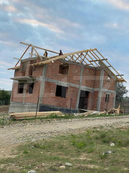 Casă individuală 4 camere, 120 mp utili, zona Bucium