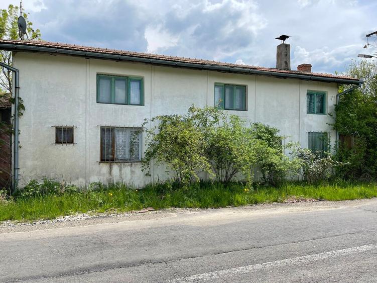 Teren intravilan + constructii in Hodis, jud Arad