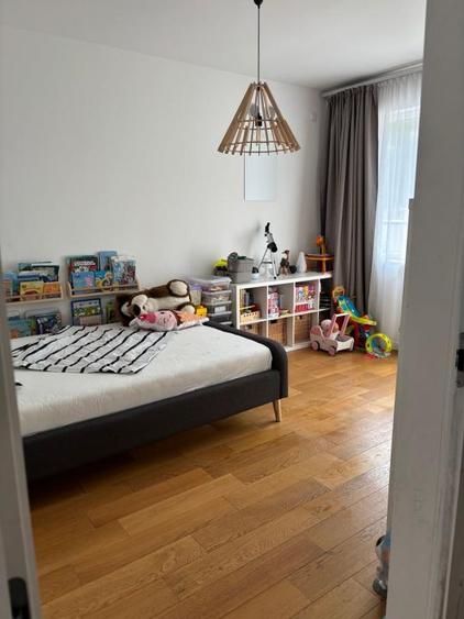 Apartament cu 3 camere semidecomandat în Florești