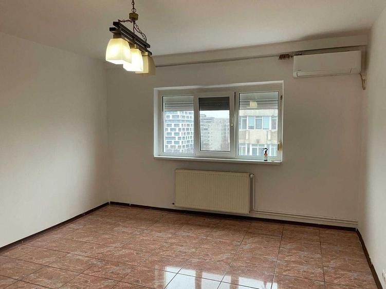 De vanzare 3 camere, centrala, etaj 8, instalație nouă, zona 13 Septembrie