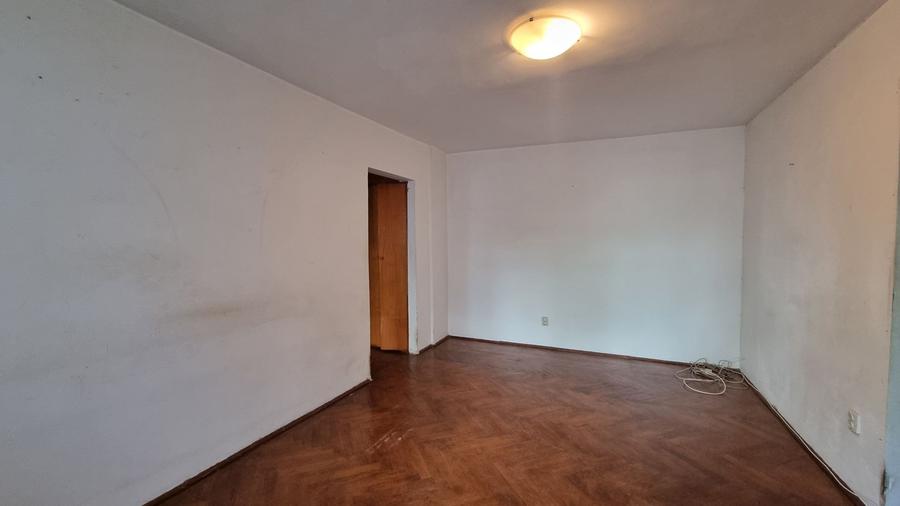4 camere // vedere spate // Carol X Mosilor