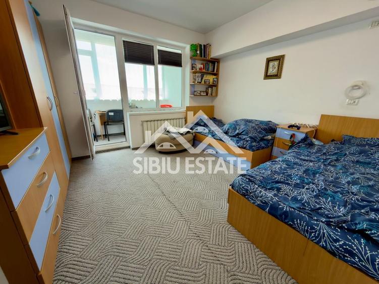 Apartament 75 mp. 3 camere 3 balcoane decomandat in Sibiu- Terezian