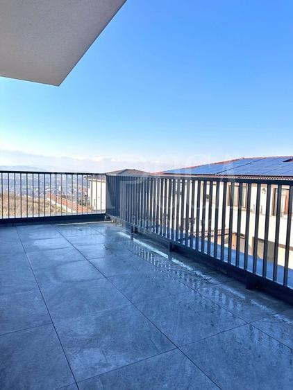 Casa 5 camere de vanzare in Floresti
