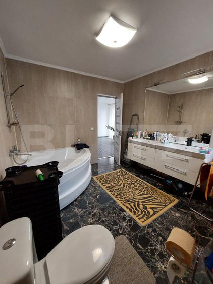 Casa/Spatiu Comercial, 620 mp, pe 3 nivele: demisol, parter, etaj, Zalau