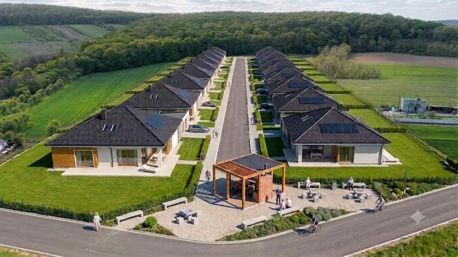 Teren INTRAVILAN cu PUZ, 2.200 eur/ar, rezidental, str. Razboieni - Centura