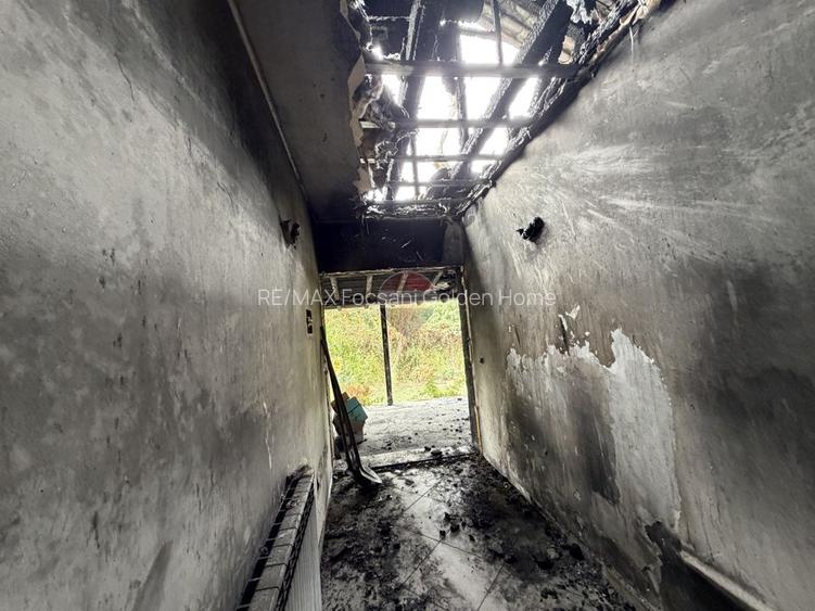 Casă / Vilă Golesti de refacut - 5