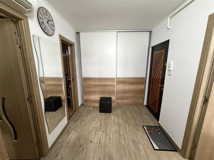 Apartament 2 camere, hol patrat, logie + balcon, mobilat si utilat