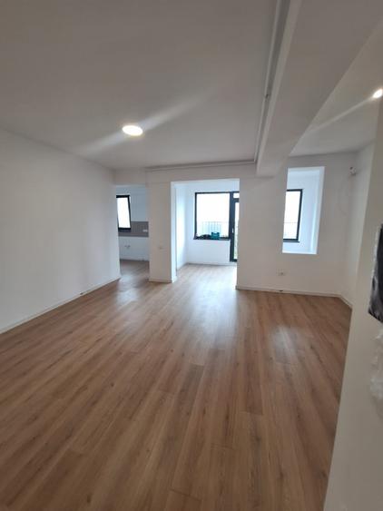Tomis III , spatii IDEAL BIROURI, 2 camere, curte, constructie 2023