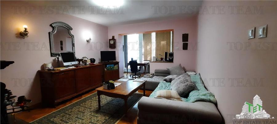 Vanzare apartament 3 camere in Vila Pajura