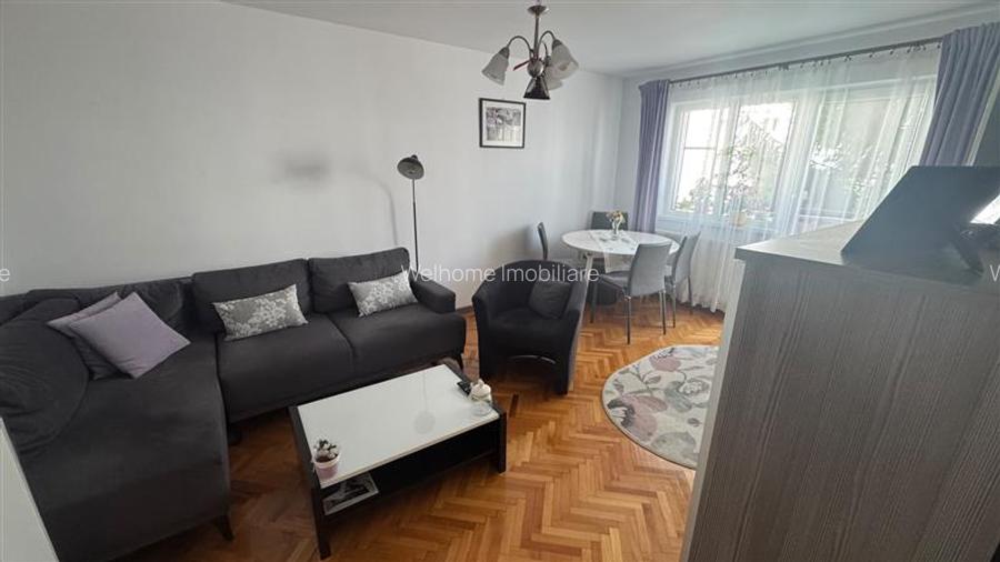 2 camere, 50 mp + 2 balcoane ?i pivni?? de 10 mp