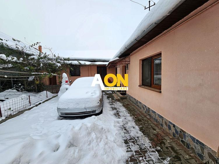Casa locuibila cu 3 camere, cu pivnita, Cetate, zona Liceului Sportiv