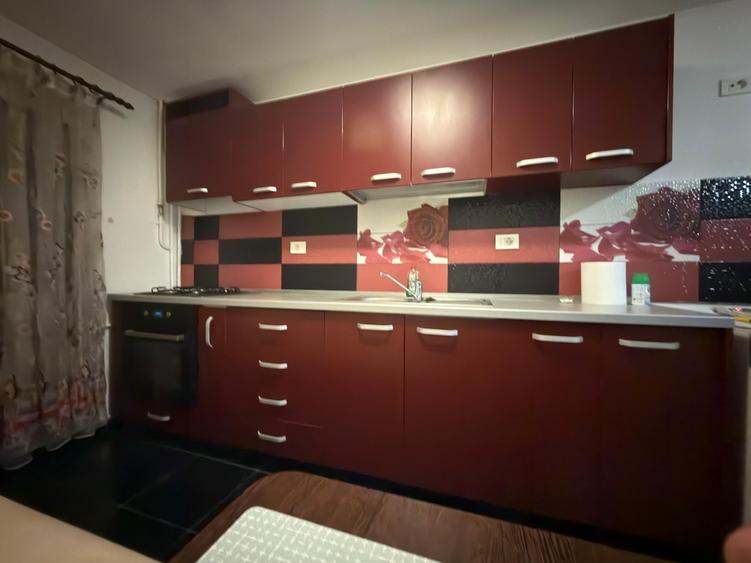 Craiova-Rovine, garsoniera de vanzare, 37 mp, 4/4, mobilata/utilata, 69900 euro