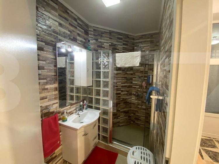 Apartament de 3 camere, decomandat, 74 mp, zona Piata Unirii