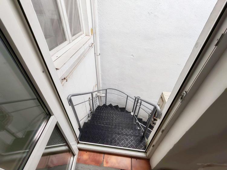 Apartament 3 camere situat intr-o vila la etj 1 pt locuinta sau firma