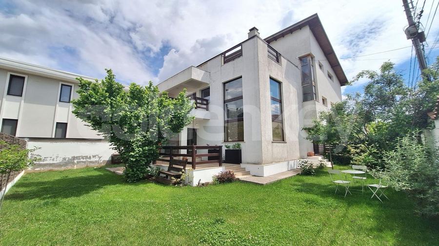 Vila cu 7 camere | 500mp teren | 2 garaje