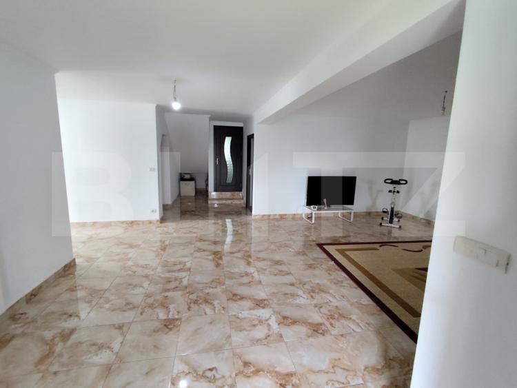 Casă 221 mp utili, teren 1378 mp, Valea Adanca, langa soseaua principala, asfalt