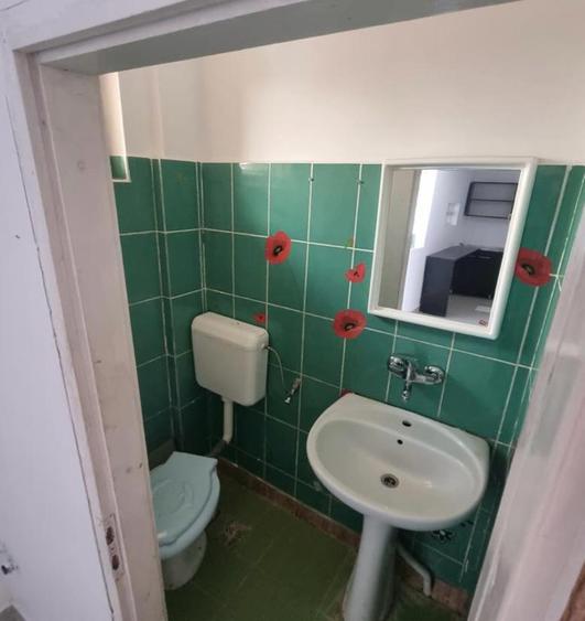Vand casa cu 2 cam.in zona Semicentral