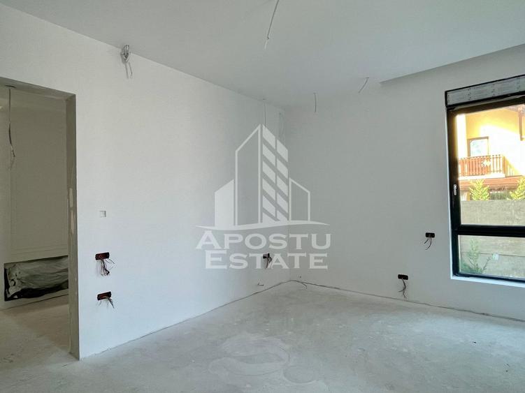 Duplex modern Chisoda stadiul la alb