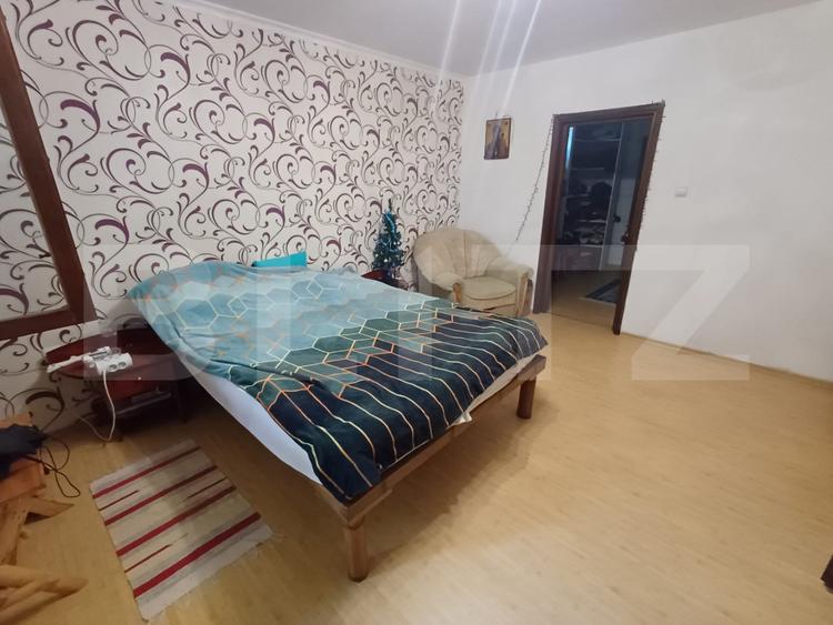 Casă cu 5 camere, 252 mp, 17 ari teren, Ipotesti