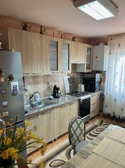 Apartament de vanzare, cu 3 camere, 2 balcoane, 67 mp, zona Observatorului