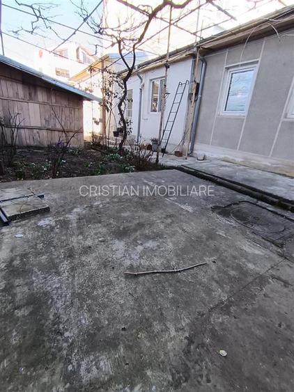 Casa pretabila 2 familii, 6 camere, teren 390 mp, zona Centrala - 24