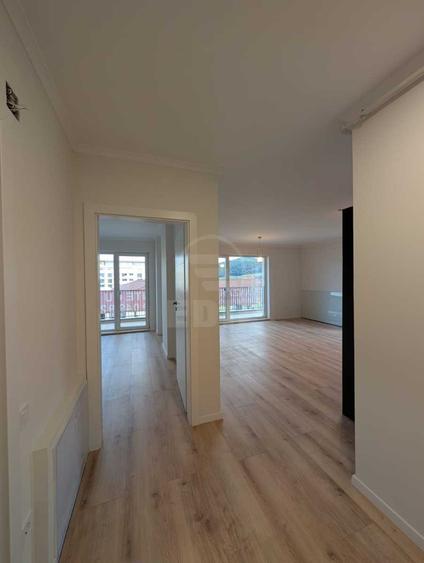Apartament 3 camere semdecomandat zona Eroilor