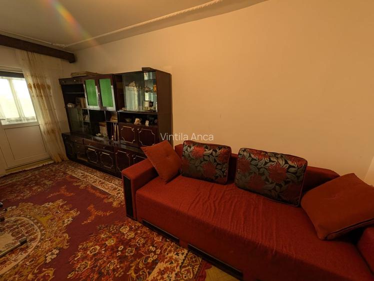 Vând apartament cu 3 camere, complet decomandat, suprafață utilă 66 mp, Etaj 2/4 - 3