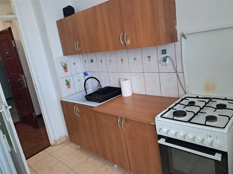 Dau în chirie apartament 2 camere decomandat