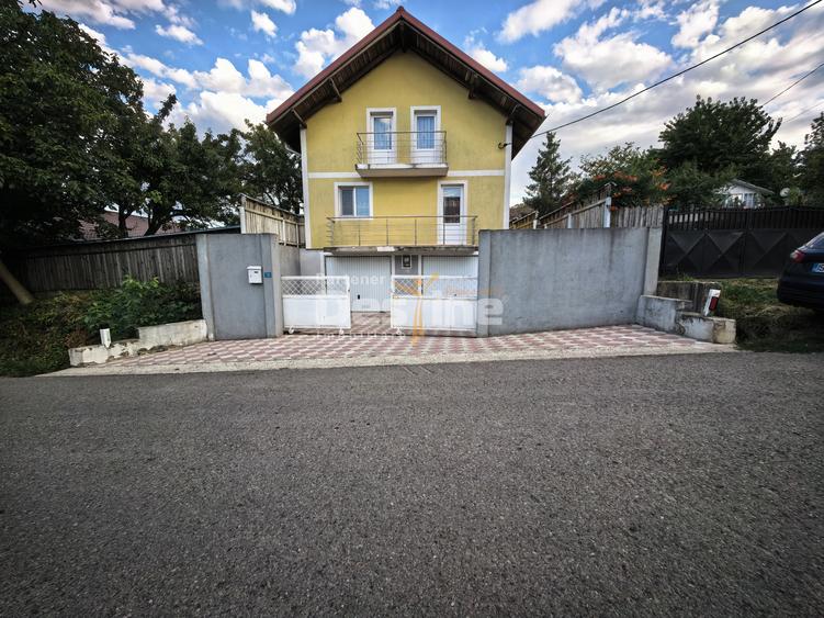 Casă individuală 4 camere 2 garaje 150 mp + anexa și gradina