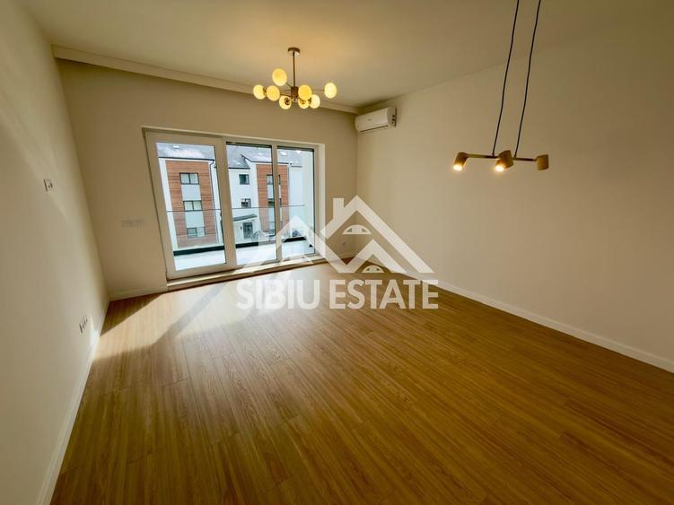 Apartament 2 camere cu balcon de 7.29 mp, aer conditionat