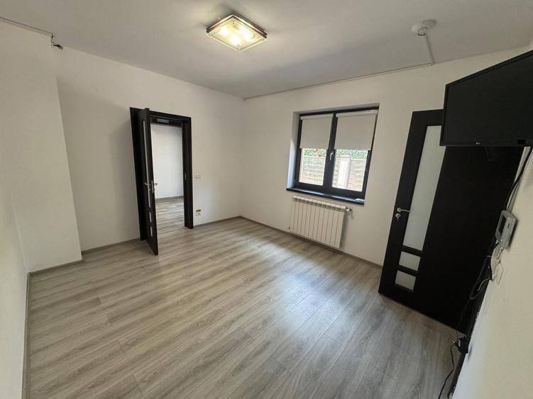 Casă individuală pentru birouri , 4 camere ,4 locuri de parcare