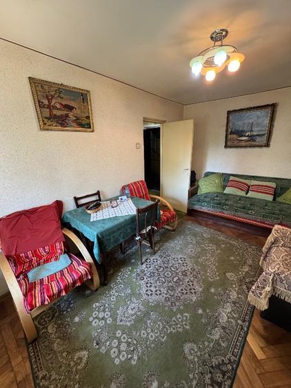 De vanzare apartament cu 3 camere zona Cina