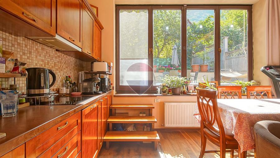 3 camere în Centrul Istoric: 90 mp, curte privată și vedere spre Tampa