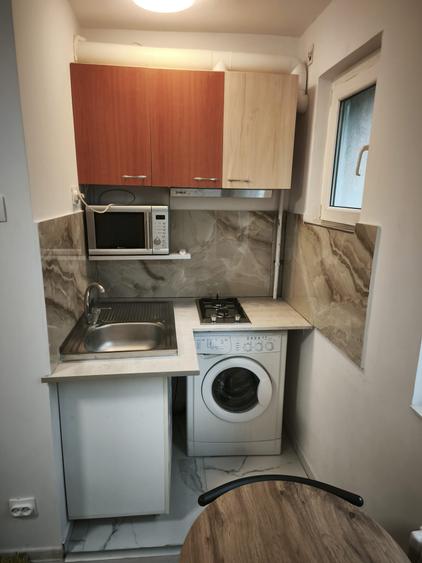 Apartament cu 2 camere, etajul  3/4, zona Podu Ros