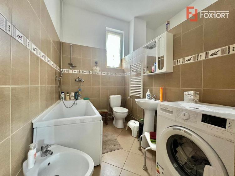Casa Individuala cu 9 camere de vanzare, zona Ghiroda