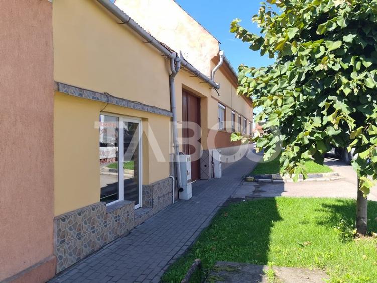 Casa cu spatiu comercial de vanzare in Sebes zona centrala