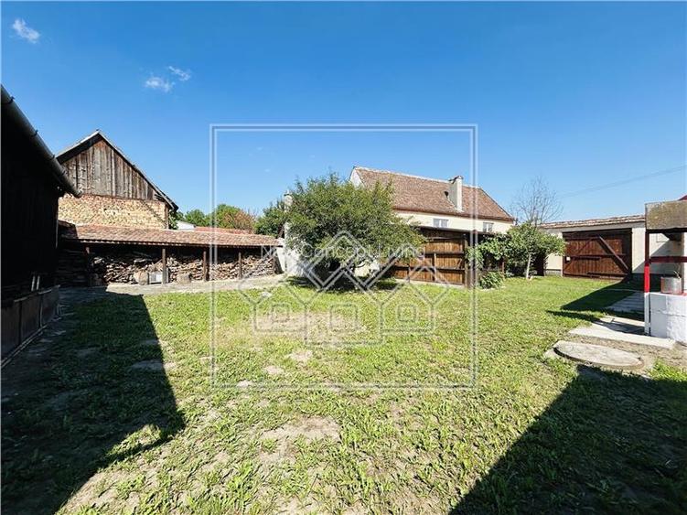 Casa la tara, teren mare, mobilata si utilata, zona foarte linistita - 22