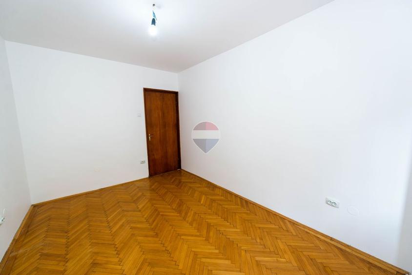Apartament 3 camere decomandat, 88 mp, an 1982, Piata 1 Mai, Victoriei