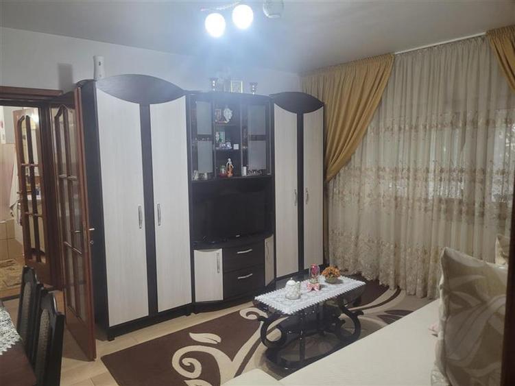 Apartament 2 camere semidecomandat, zona Mioritei
