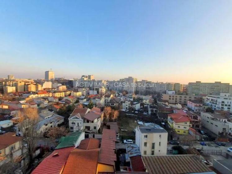 BANU MANTA, apartament 2 camere decom et 10, an bloc 1981