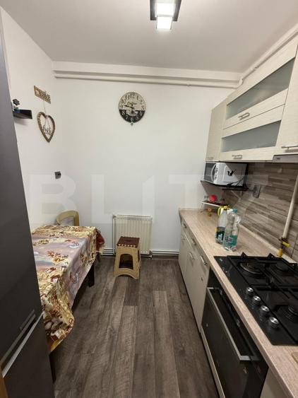 Apartament 2 camere, decomandat, mobilat si utilat, loc parcare