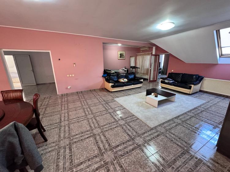 Imobil pretabil locuinta si afacere. Pozitie stradala.