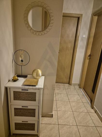Apartament 3 camere 65 mp utili bucatarie inchisa pivnita Vasile Aaron