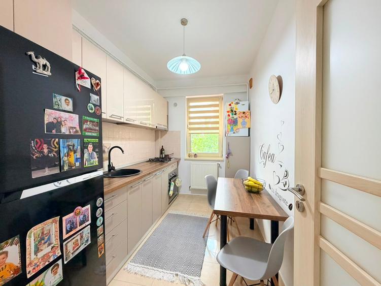 Apartament 3 camere decomandat 77 mp, Etaj 1, Parcare privată, mobilat și utilat