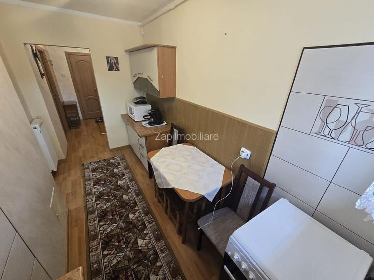 Apartament 3 camere,et.1,bloc izolat,70mp,lift nou,pivnită - 5