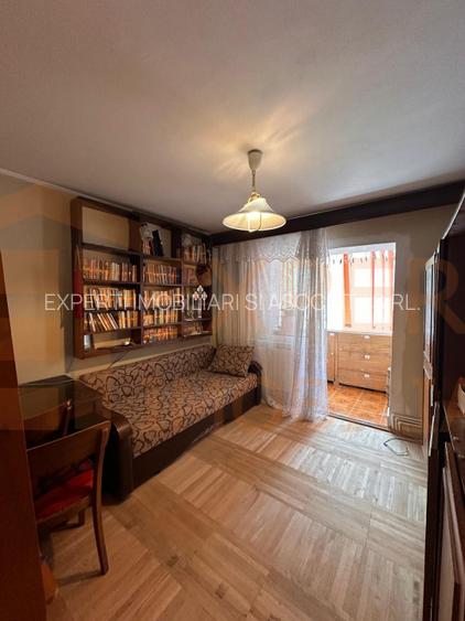 Apartament 4 camere de vânzare în Poarta 6, etaj intermediar - 3