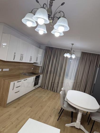 Apartament 3 camere 86 mp utili etajul 2 2 bai zona Stefan cel mare
